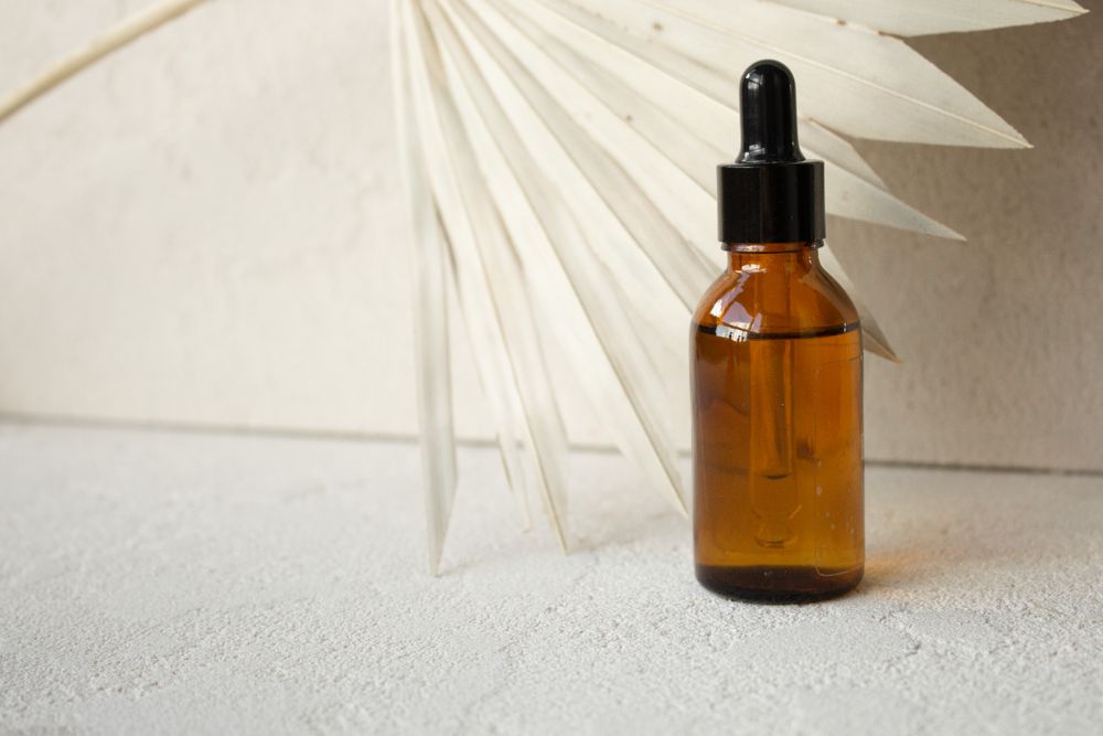 Aceites vegetales en frascos de vidrio